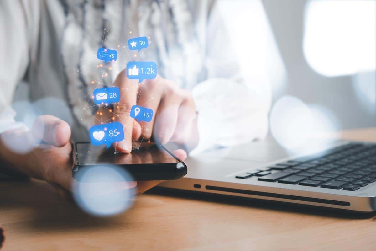 إدارة حسابات التواصل الاجتماعي